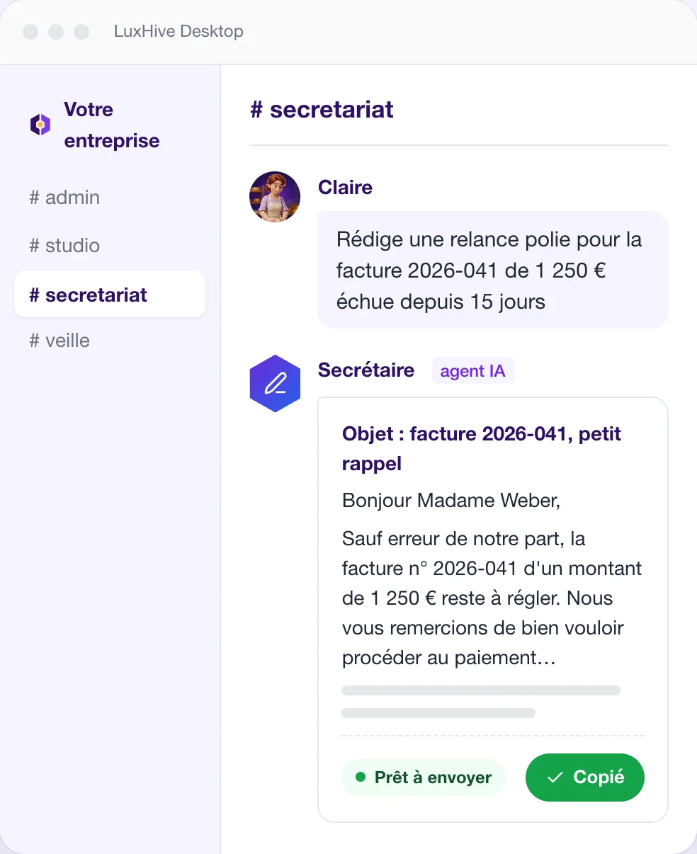 LuxHive Desktop, canal #secretariat&nbsp;: Claire demande une relance polie pour la facture 2026-041, l’agent Secrétaire livre le courrier, prêt à envoyer